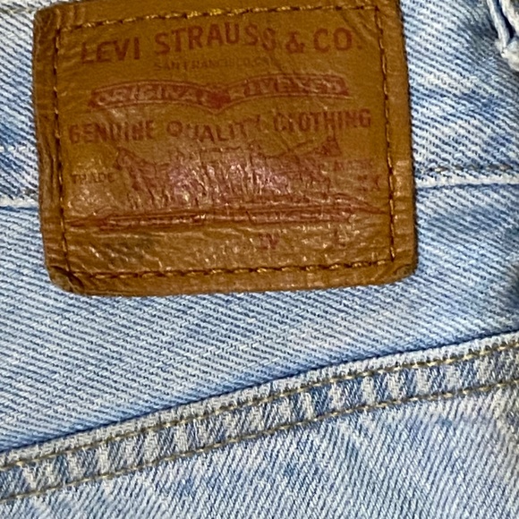 Levis premium vintage style 501 high waisted cutoff Jean shorts. Sz 32 - Picture 15 of 16